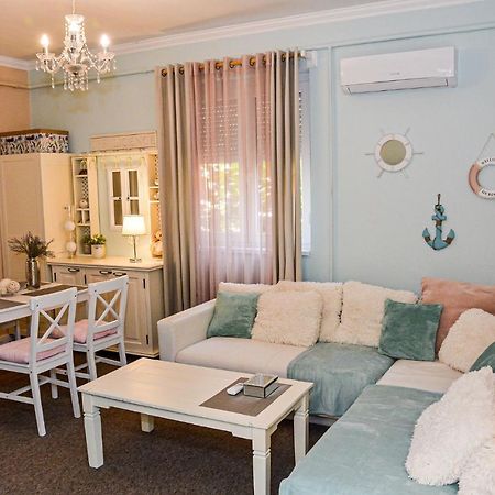 Holly Vendeghaz Apartment ไฮจ์ดุสโซบอสโล ภายนอก รูปภาพ