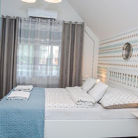 Holly Vendeghaz Apartment ไฮจ์ดุสโซบอสโล ภายนอก รูปภาพ