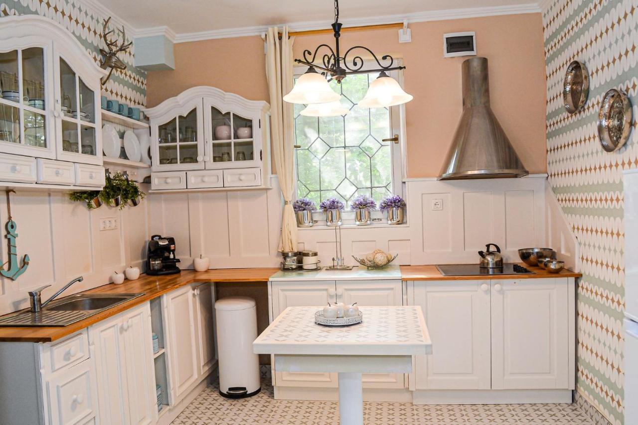 Holly Vendeghaz Apartment ไฮจ์ดุสโซบอสโล ภายนอก รูปภาพ