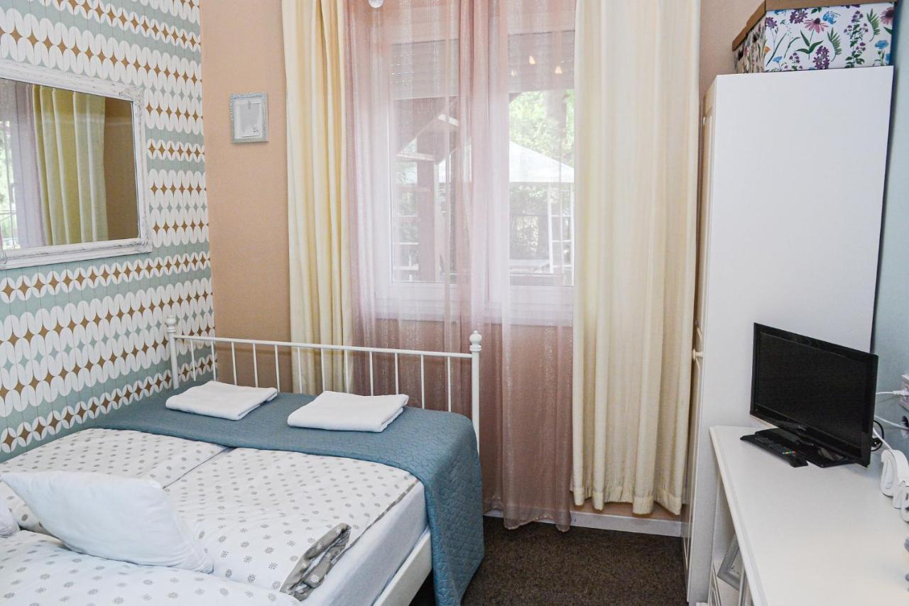 Holly Vendeghaz Apartment ไฮจ์ดุสโซบอสโล ภายนอก รูปภาพ