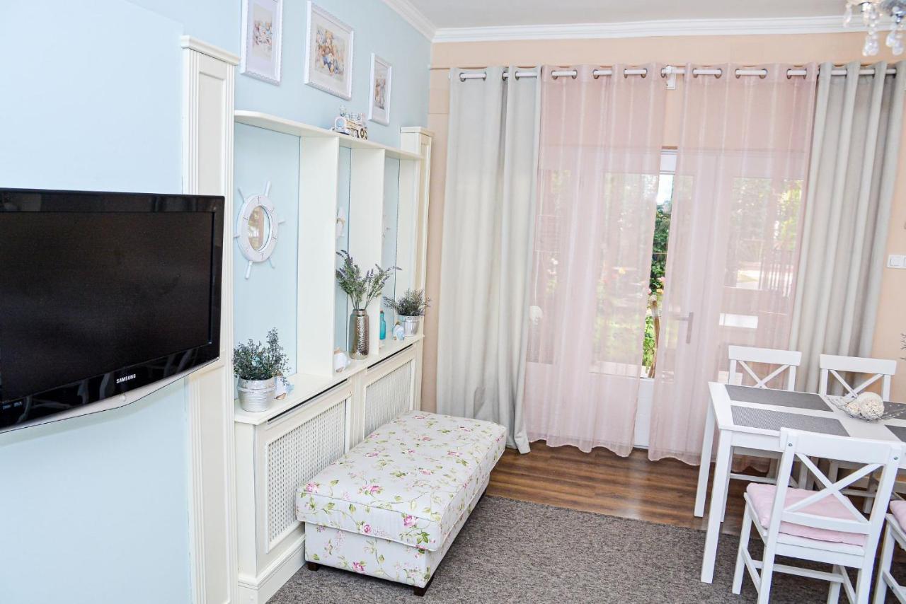 Holly Vendeghaz Apartment ไฮจ์ดุสโซบอสโล ภายนอก รูปภาพ