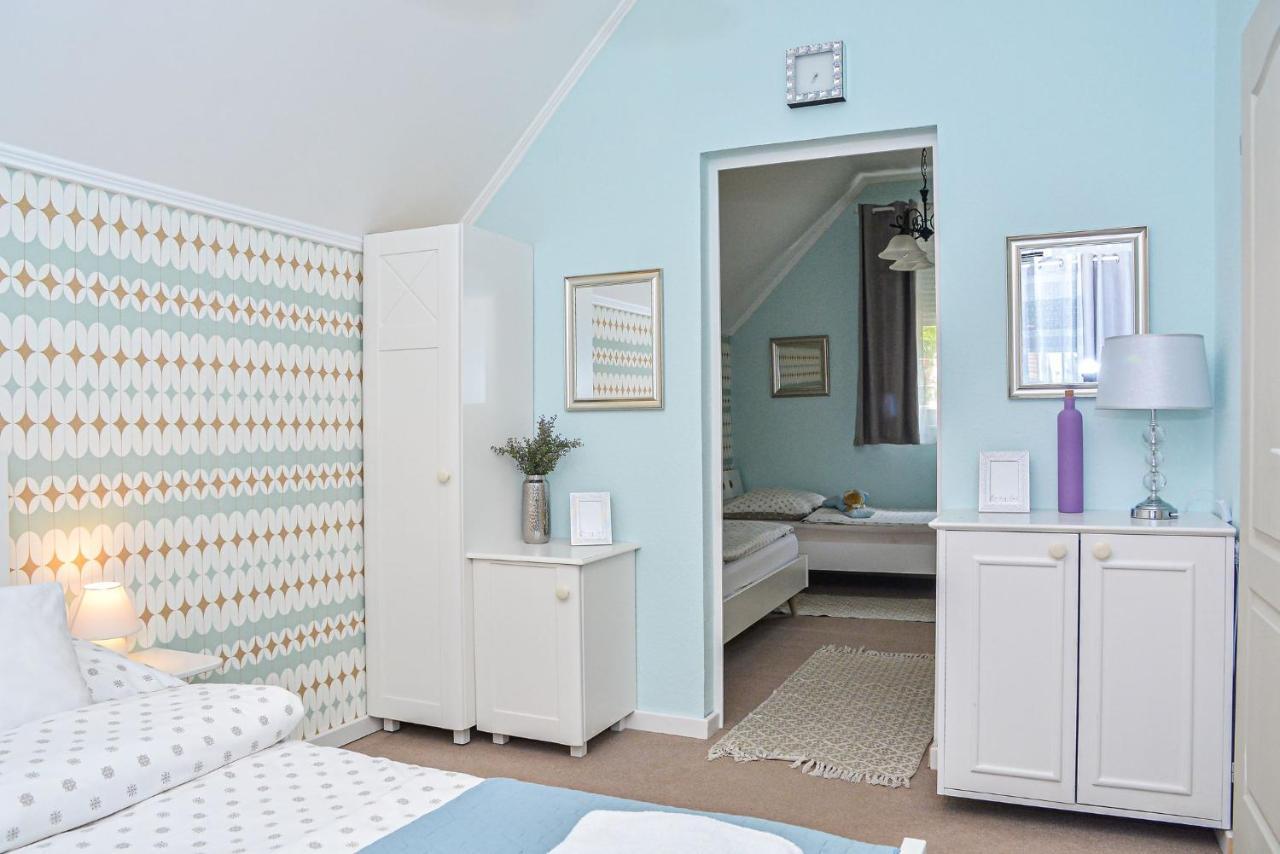 Holly Vendeghaz Apartment ไฮจ์ดุสโซบอสโล ภายนอก รูปภาพ