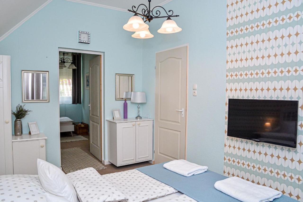 Holly Vendeghaz Apartment ไฮจ์ดุสโซบอสโล ภายนอก รูปภาพ