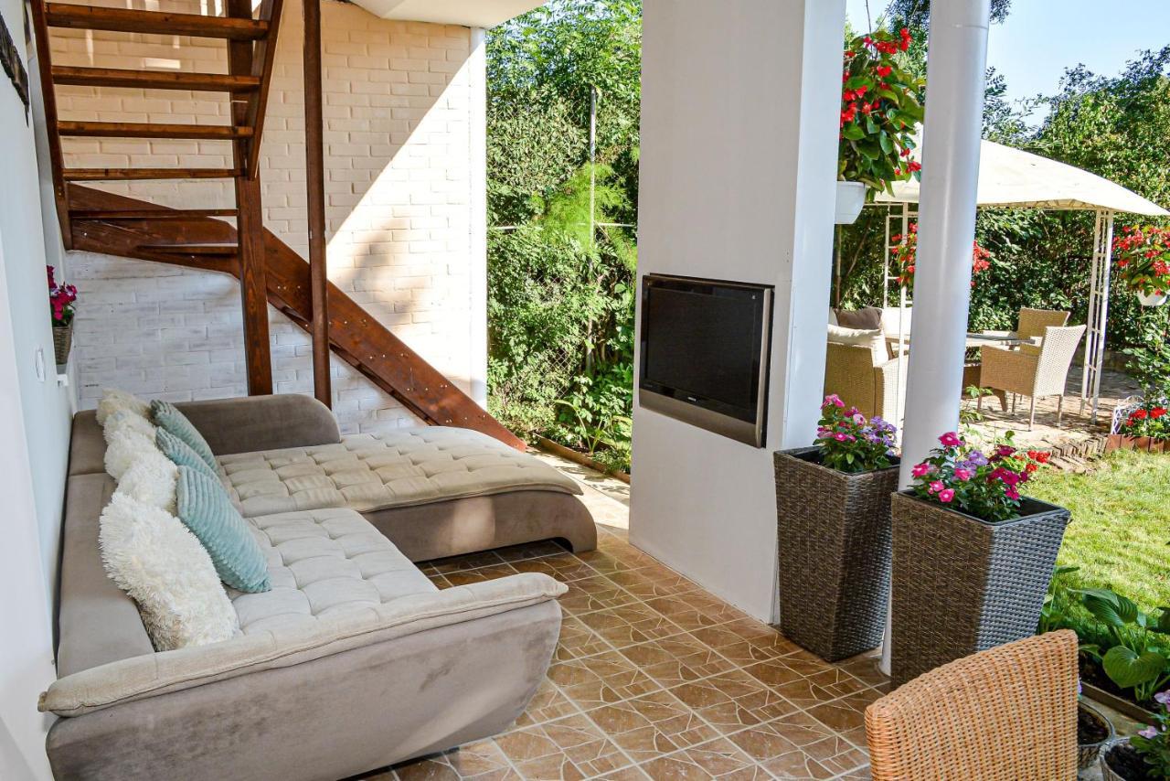 Holly Vendeghaz Apartment ไฮจ์ดุสโซบอสโล ภายนอก รูปภาพ