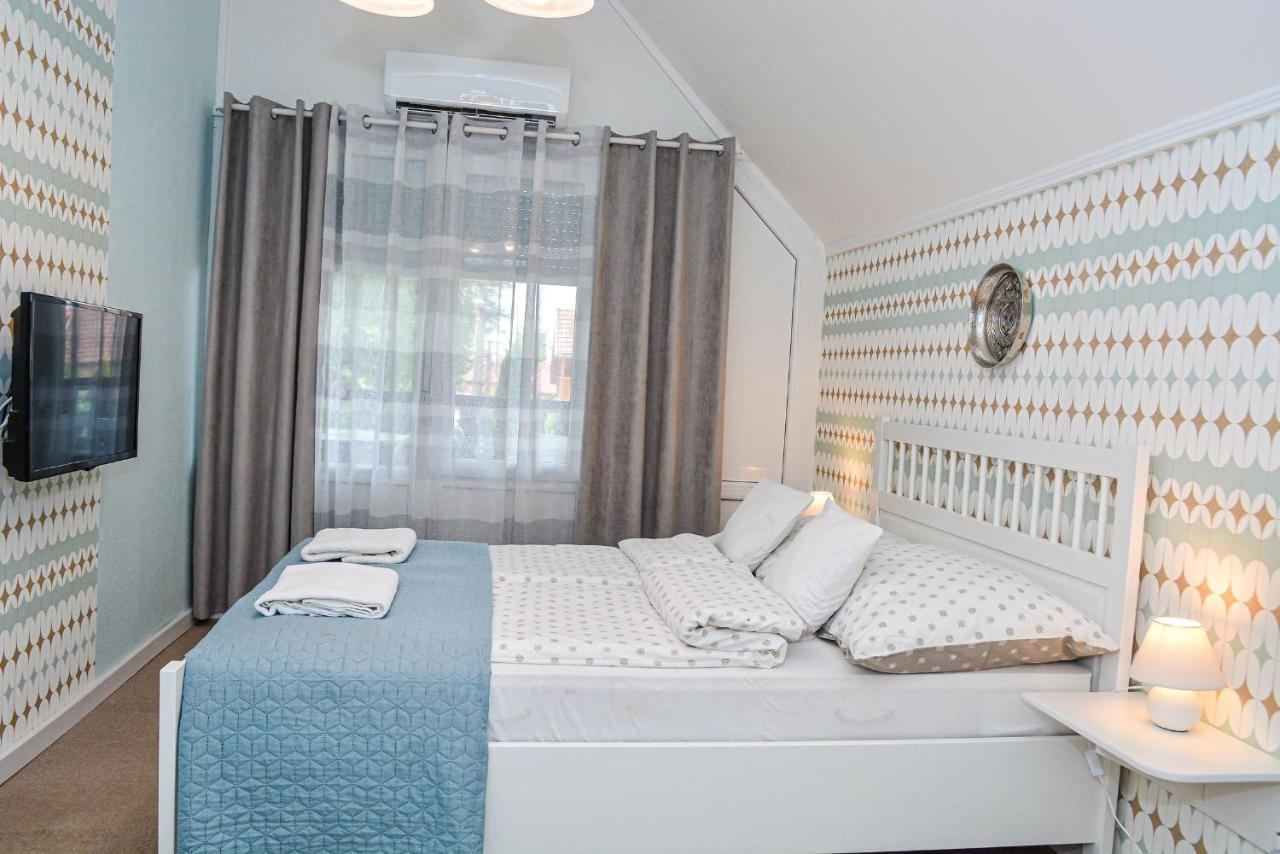 Holly Vendeghaz Apartment ไฮจ์ดุสโซบอสโล ภายนอก รูปภาพ