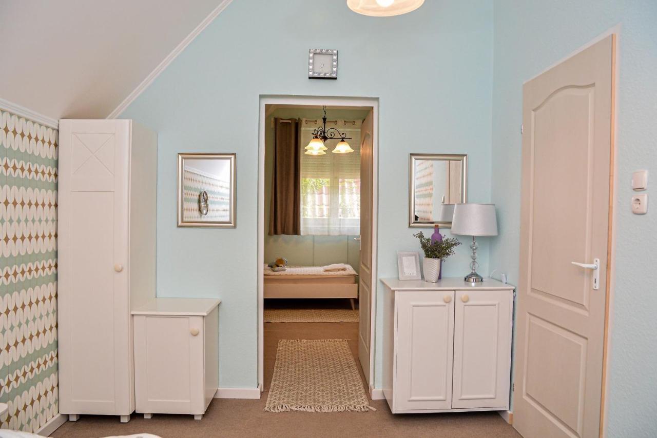 Holly Vendeghaz Apartment ไฮจ์ดุสโซบอสโล ภายนอก รูปภาพ