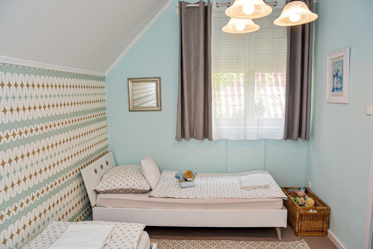 Holly Vendeghaz Apartment ไฮจ์ดุสโซบอสโล ภายนอก รูปภาพ